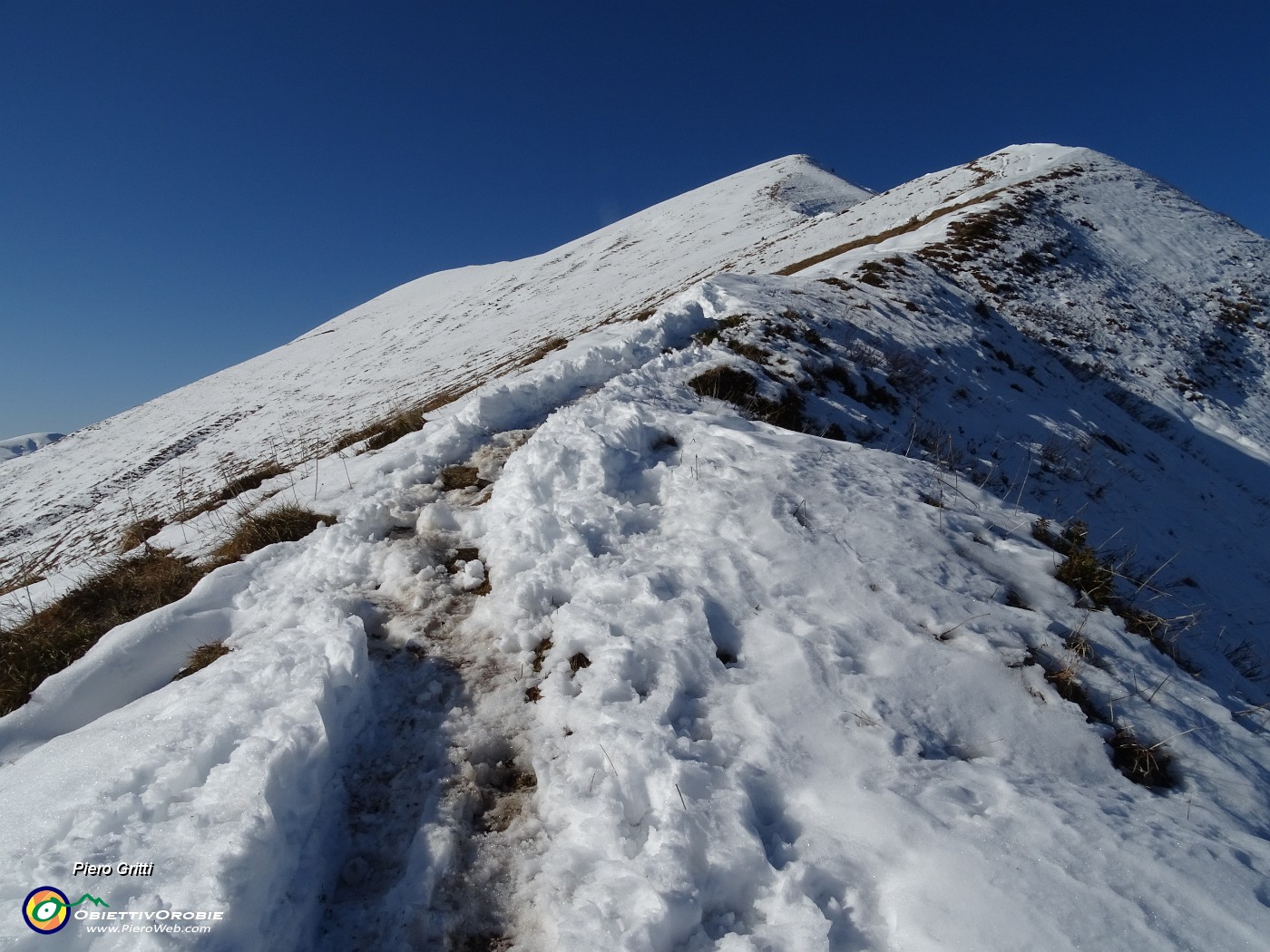 33 Neve anche molliccia in disgelo al sole.JPG